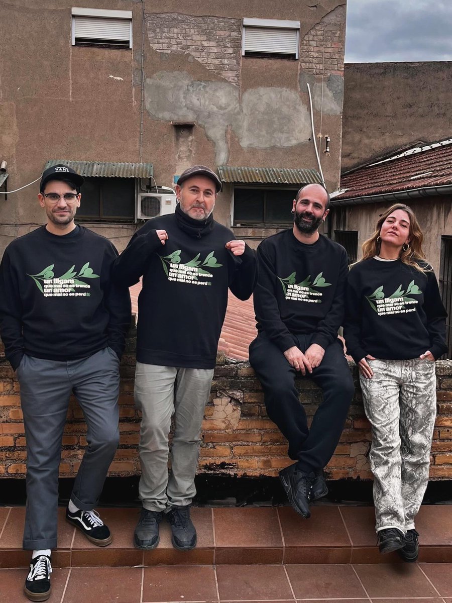 Ja tenim les dessuadores per passar aquest hivern amb tot el flow del món 🥶❤️‍🔥.

Les podeu pillar a la nostra pàgina web per 20 eurillos, i teniu el vostre amic invisible o Tió resolt 🤗.

No badeu, que n’hi ha poques unitats!

propagandapelfet.com/producte/dessu…