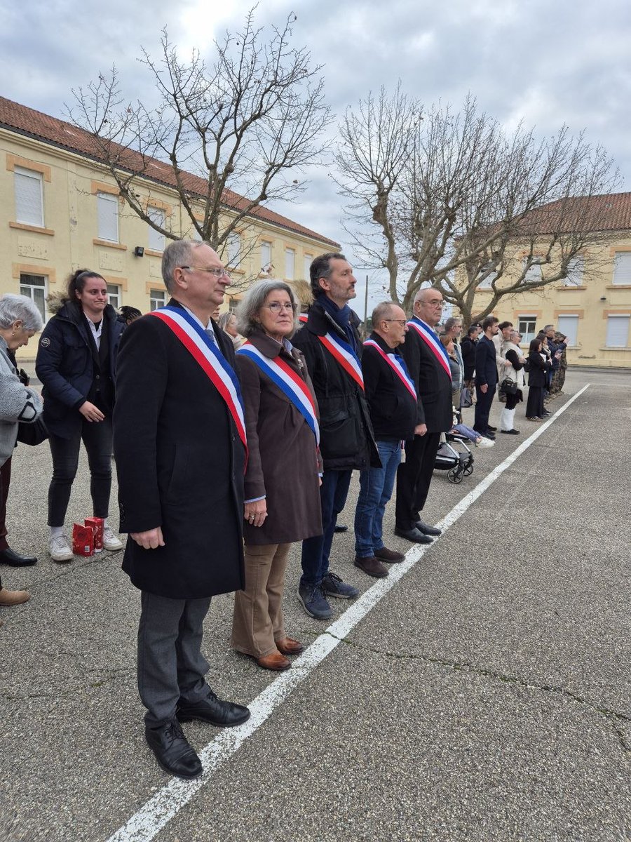 FranceLorho's tweet photo. Ce matin, à Orange, j’ai assisté à la présentation au drapeau de la promotion « Jaguar ».

C’est toujours un moment d’émotion  que de voir ces jeunes aviateurs  s’engager au service de la France.

Vous incarnez l’excellence et l’honneur de nos forces armées. 
#BA115 https://t.co/jTg8IUClTb
