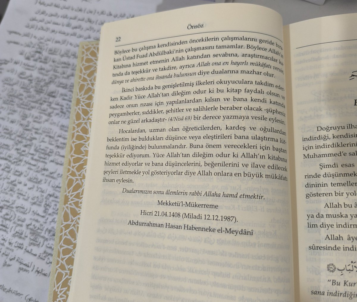 Kitaba bugün başladım, önsözünü okudum, tarihi görünce şaşırdım.. 38 yıl önce bugün.. tevafukun böylesi.. 12.12.25'