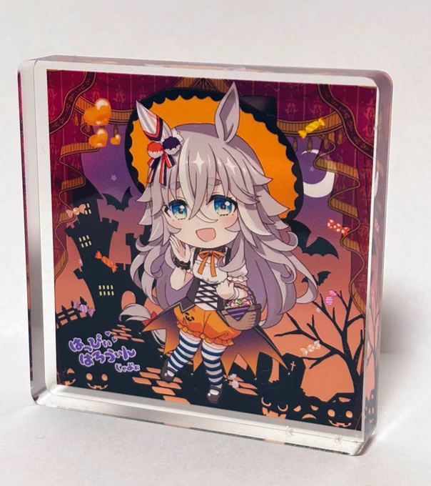 ハロウィンアキュートのアクリルブロックも届きました! こちら鳴海ユキさんのクリークと対になっているデザインなのでぜひぜひ並べて飾ってくださいませ〜