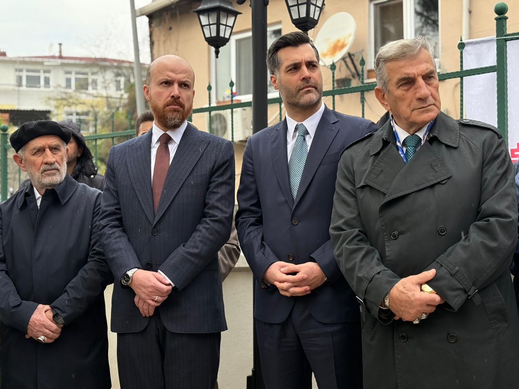TahaSaricaoglu's tweet photo. Vakıflar Genel Müdürlüğü tarafından 2022 yılında restorasyona alınan Kerime Hatun Camii, Cuma namazıyla birlikte yeniden cemaatiyle buluştu.
Bu anlamlı açılışa katılarak, asırlık bir mirasın yeniden ihyasına şahitlik etmenin mutluluğunu yaşadık.

Ecdat yadigârı camilerimizin yeniden hayat bulması, şehrimizin hafızasına ve maneviyatına güç katıyor.
Kerime Hatun Camii’nin mahallemize ve Üsküdar’ımıza hayırlı olmasını diliyorum.

#BizimÜsküdar