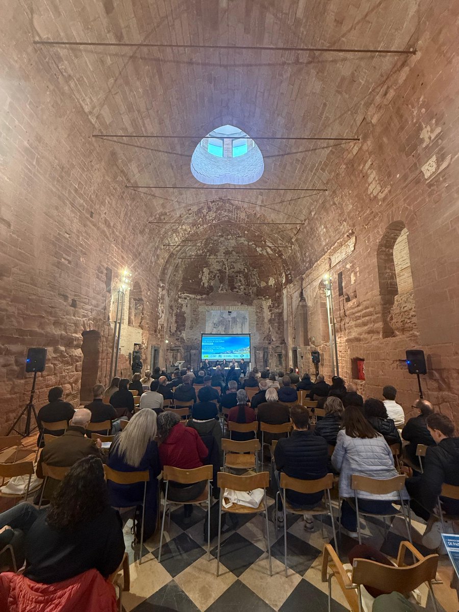 ipcepatrimonio's tweet image. ¡Celebramos la I Jornada de buenas prácticas en Paisaje Cultural! Durante el día de hoy, ponencias y ejemplos de buenas prácticas versarán en torno al paisaje y la comarca del Priorat 🌄 ✨