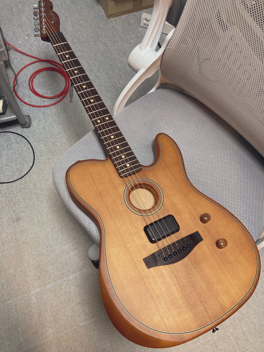 伊藤さくらちゃんのリハをキメてまいりました！フェンダーのアコスタソニックというエレアコを入手したので初投入。エレアコに加えてエレキギターの音も出せるので、併せて初投入したマルチエフェクターの機能も相まって演奏の幅が広がりそうな予感！