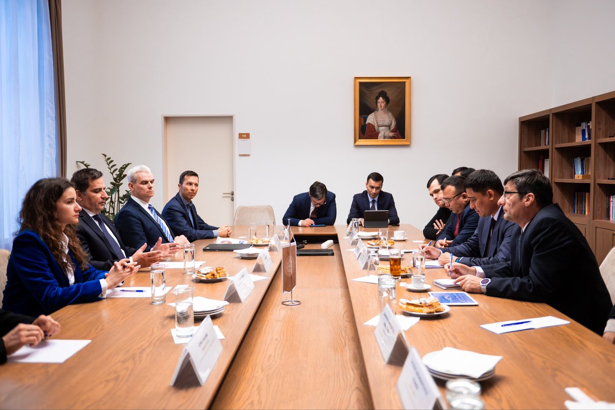 uni_nke's tweet image. 🇭🇺🤝🇺🇿Deepening Hungary–Uzbekistan cooperation in public service training to strengthen future governance. #LUPS #Uzbekistan #Cooperation #PublicService #Education