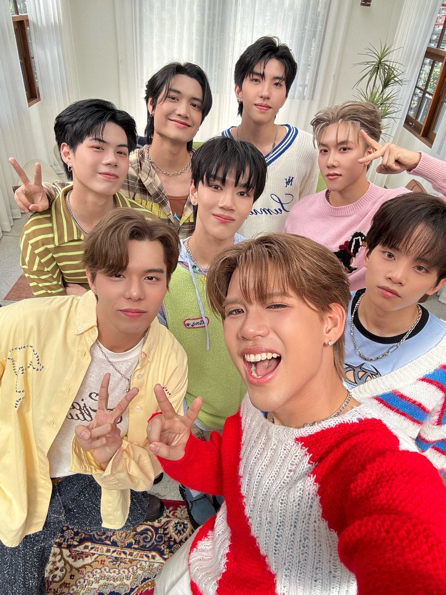 LE7EL_Official's tweet image. LE7EL - LEVELING UP | R&amp;amp;B VERSION ของพวกเรามาแล้วนะค้าบบ ไหนใครฟังแล้วบ้างง ชอบกันไหมครับ พวกเราตั้งใจกันมาก ๆ หวังว่าทุกคนจะชอบนะค้าบบบ 🤍🆙 

🔗 youtu.be/bkJu54SWTJ4

#LE7EL_LEVELINGUP  
#LE7EL #LEVELINGUP
#LEVELINGUP_Challenge