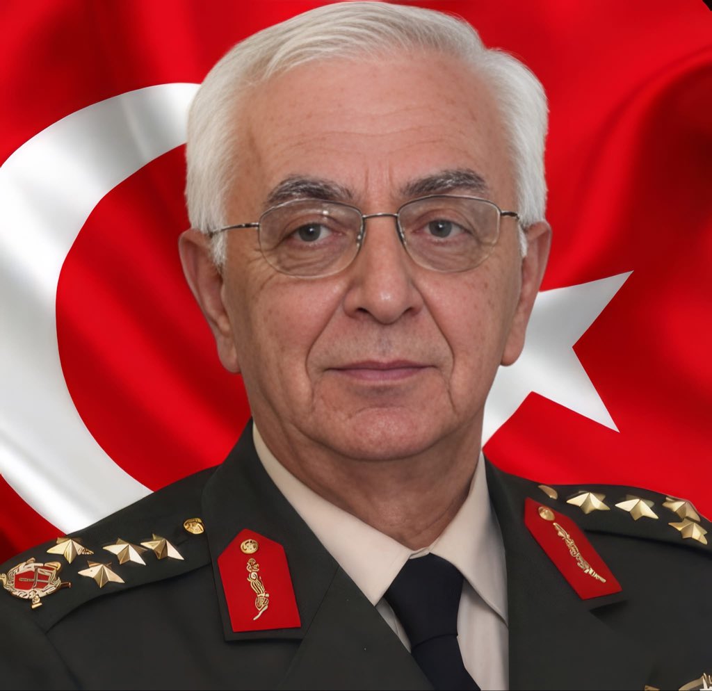 "Balık hafızalı olduğumuz için acele unutuyoruz...
2011 yılında, yani 15 Temmuz darbe girişimine daha 5 yıl varken, Genelkurmay Başkanı Işık Koşaner ve tüm kuvvet komutanları, Yüksek Askeri Şura toplantısı öncesi zamanın başbakanı Erdoğan ile saatler süren bir toplantı yapmış ve