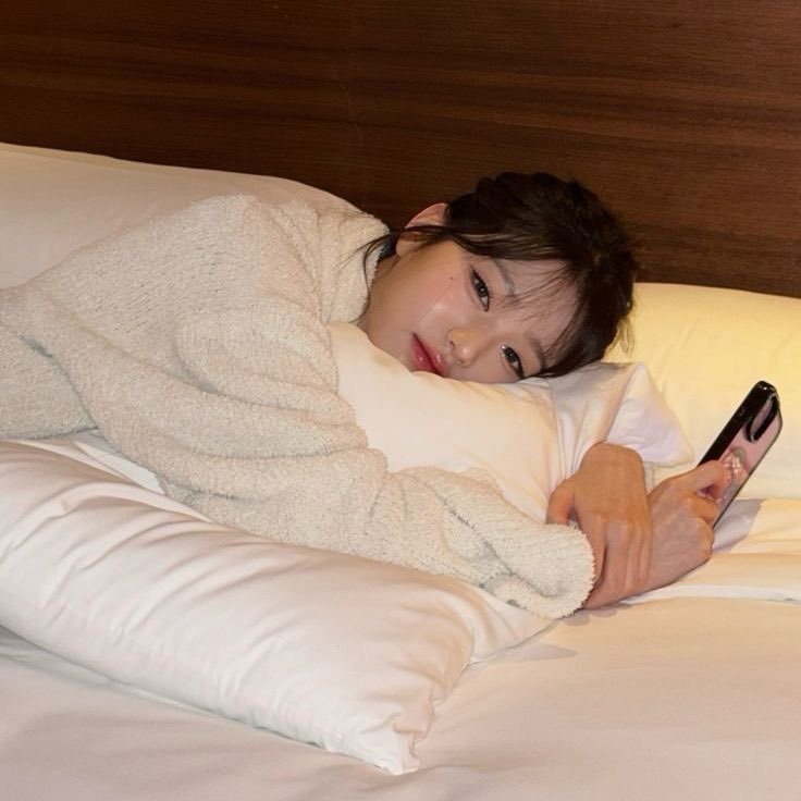 ivefiction's tweet image. homecoming 🛋️
an #annyeongz filo au!

jianna (w) and andromeda (y) swears they have moved on. so, like the sane ex lovers that they are, they finally put their house up for sale. 

the problem—? each time a buyer reaches out, something always "accidentally" goes wrong.