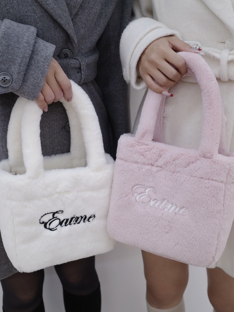 EATME_tweet's tweet image. 𐂂 𝑀𝑒𝑟𝑟𝑦 𝐶ℎ𝑟𝑖𝑠𝑡𝑚𝑎𝑠 *॰ॱ♡⸝⸝

日頃の感謝を込めて、
EATMEからクリスマスプレゼント🎁🎄.*

▼応募方法
①  @EATME_tweet をフォロー
② この投稿をリポスト
③ 希望のカラーをコメント✍🏻🤍ᩚ

締切:12/18(木)23:59

当選者は4名様♡

#プレゼントキャンペーン