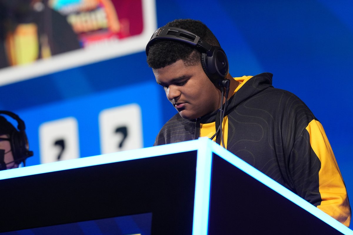 EsportsRoyaleEN's tweet image. Which match was your favorite from @AdrielEduardo11 in this #CRL season? 👀