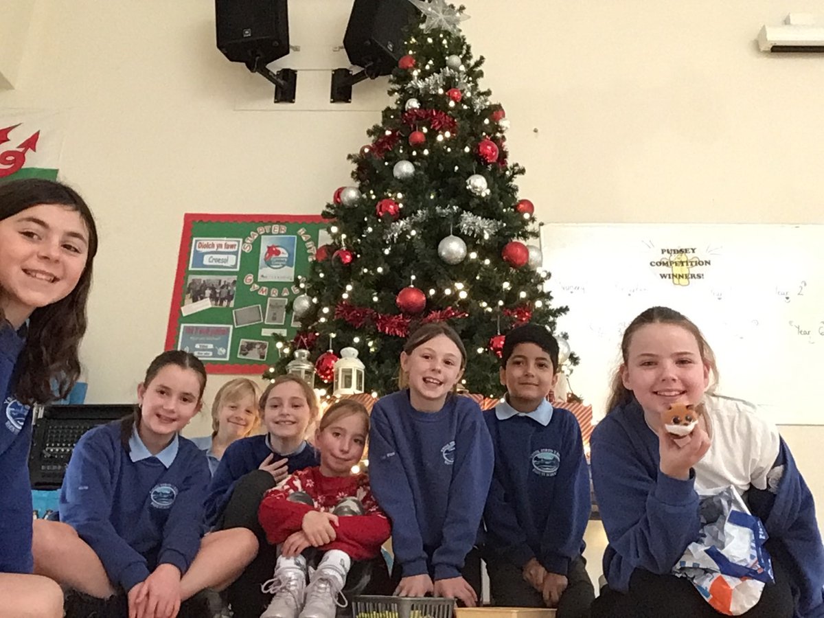 rhosstreet's tweet photo. The Criw Cymraeg have been busy judging and giving out the prizes for the Diwrnod Su'mae competition this morning. Da iawn pawb! Well done everyone! #RSScym https://t.co/Igdx937zCb