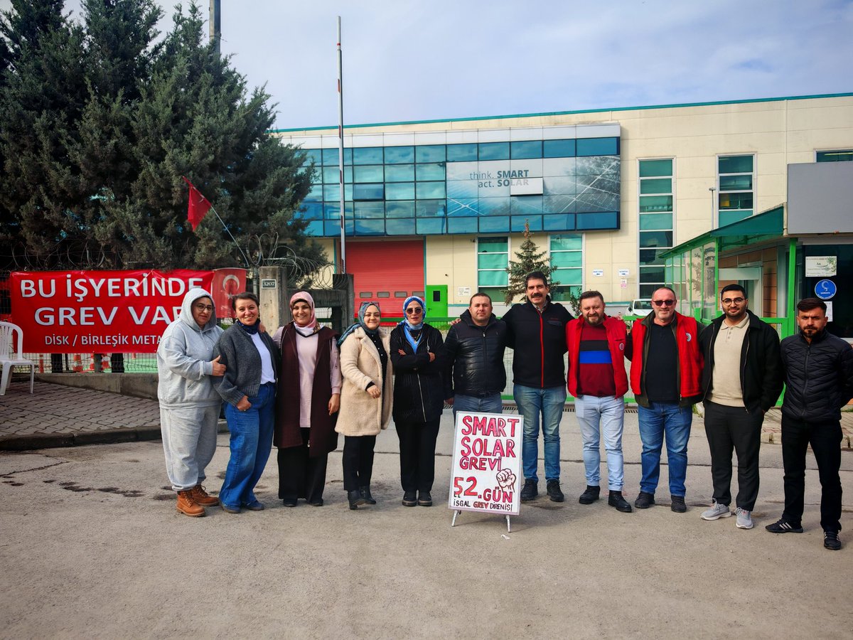 gercekgazetesi's tweet image. 🚩#Smart Solar grevi 52. gününde!

🔴Birleşik Metal-İş'in (@BirlesikMetal) mücadeleci metal işçileri kararlılıkla, azimle, inatla ve sınıf dayanışmasıyla grevini sürdürüyor. Smart işçisi kazanacak, işçi sınıfı kazanacak! @LeventDolek #Grev #Smart