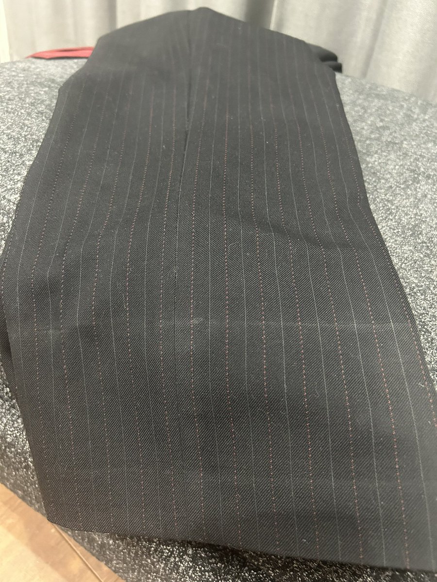 yokoduna_vn's tweet image. 息子の制服の裾上げと
上履きを洗うのを
後回しにしてしまい...

ズボンは汚れの線が取れず...
(縫ううのは苦手で便利なアイロンテープでww)

上履きは汚れがおちない...
しかも乾くかな...

苦手なことの後回しは
本当に良くないですね...