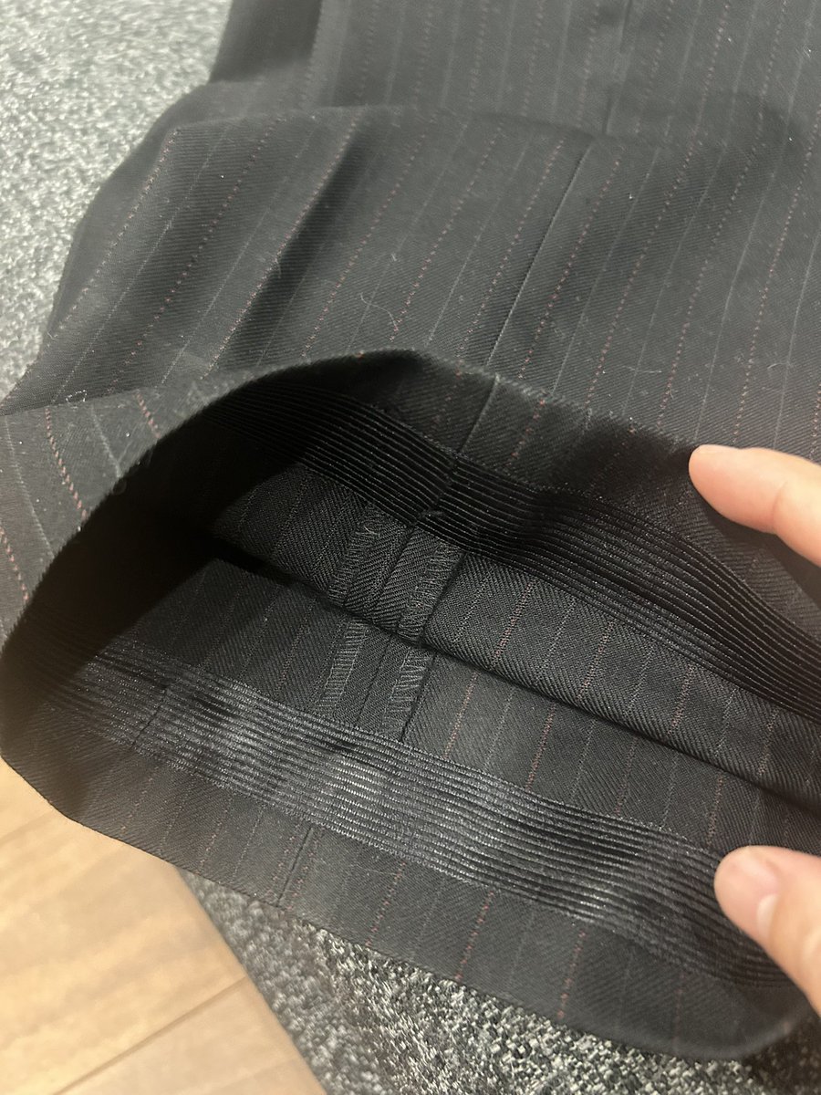 yokoduna_vn's tweet image. 息子の制服の裾上げと
上履きを洗うのを
後回しにしてしまい...

ズボンは汚れの線が取れず...
(縫ううのは苦手で便利なアイロンテープでww)

上履きは汚れがおちない...
しかも乾くかな...

苦手なことの後回しは
本当に良くないですね...