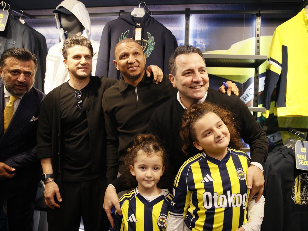 Fenerbahce's tweet image. Biz tarihimizle bir ve beraberiz… 💛💙  

🔗 bit.ly/4itNtSl