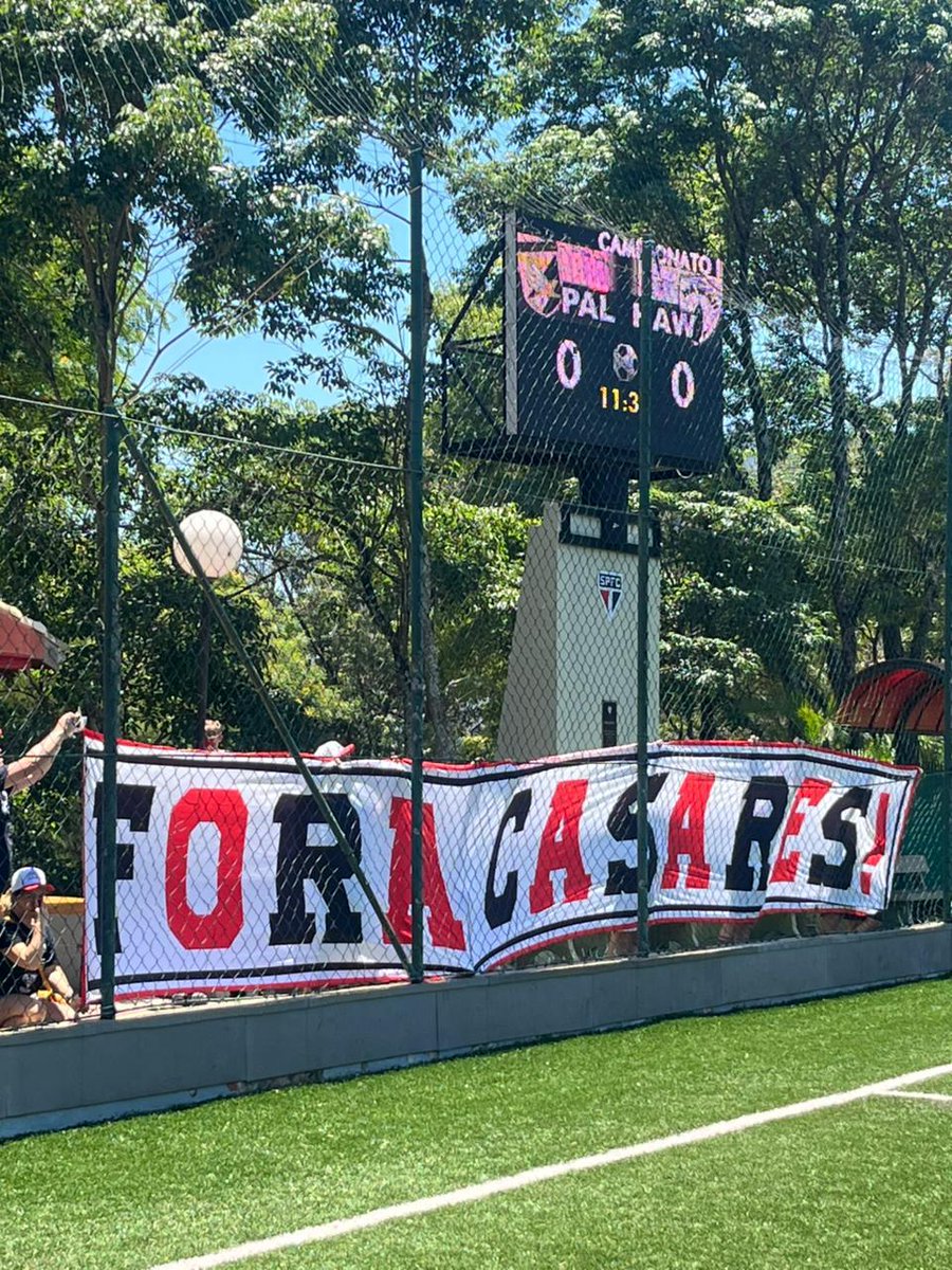 dphauck's tweet image. Protesto no Clube Social acontecendo pelo Grupo Nova Era. Fora Casares. #tricolor #foracasares #sãopaulofc #saopaulo #spfc