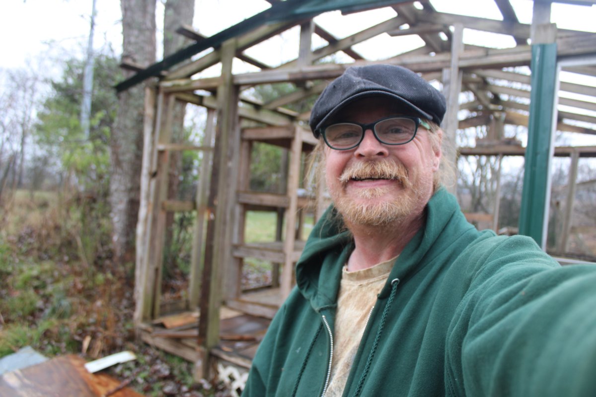 docsanderson's tweet image. #Scientists #Carpenter #RestorationProject #WildFireProtocol #Wolves @HeartsofHeroes_ @danpeckwx @Nature @Ginger_Zee Mags G, re attached support post for #GreenHouse &amp;amp; inspected back wall found problem that probably contributed to the Torque Collapse Hands are cold feel shaky Lee