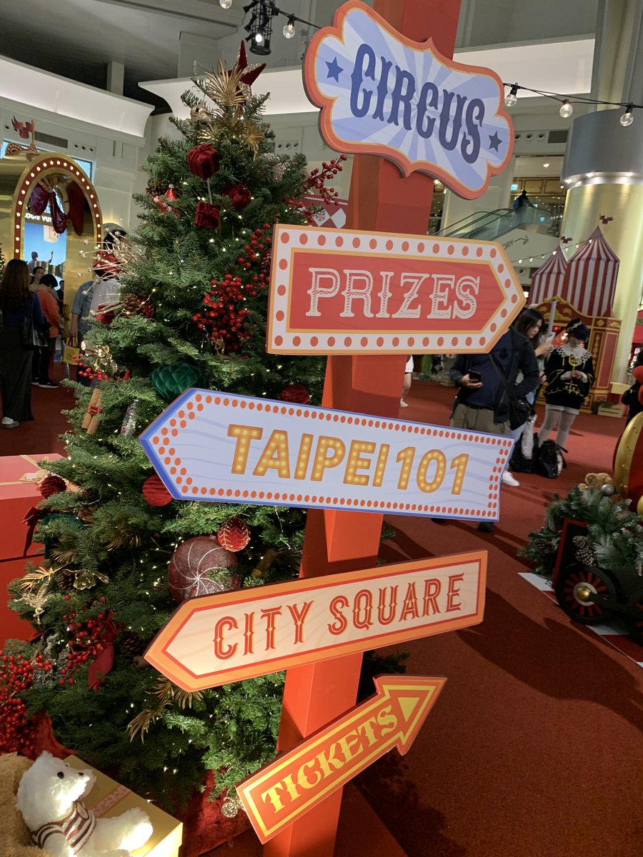 WING0305's tweet photo. Xmas🎄  又是個到處會有網美拍照的節慶
🤣 社交軟體暢行後
真的超多擺拍遊走 而且拍很久
我就東閃西閃 速速拍快快走
真的不想擋人路呀🤦🏻‍♀️

不過到處拍拍 還是開心的🥳

#我的攝攝人生📷 https://t.co/EdyKSvubDm