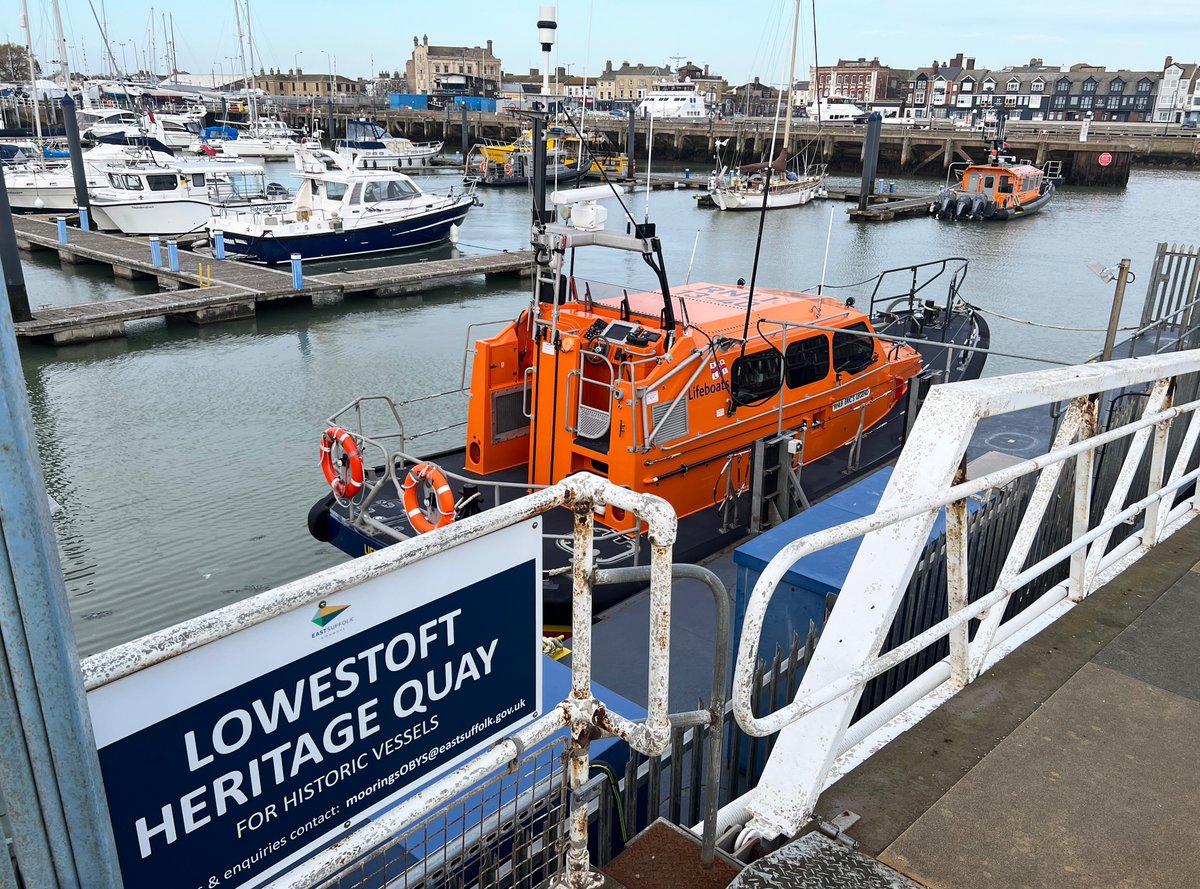 Lowestoft Lifeboat tweet media