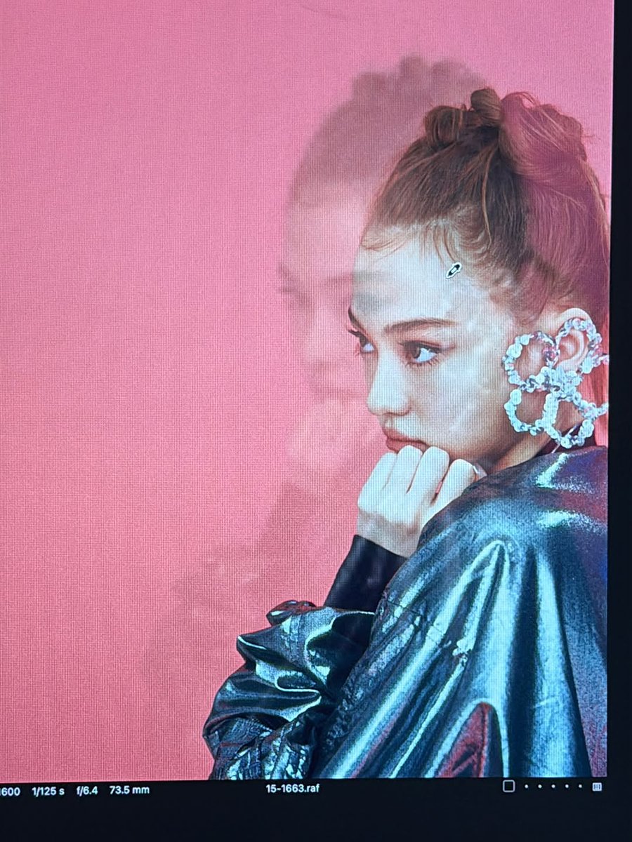 EllaGlobals's tweet photo. [251201] instagram update with ELLA

#ELLA #엘라 #미야오 #MEOV https://t.co/BAQu4F01dQ
