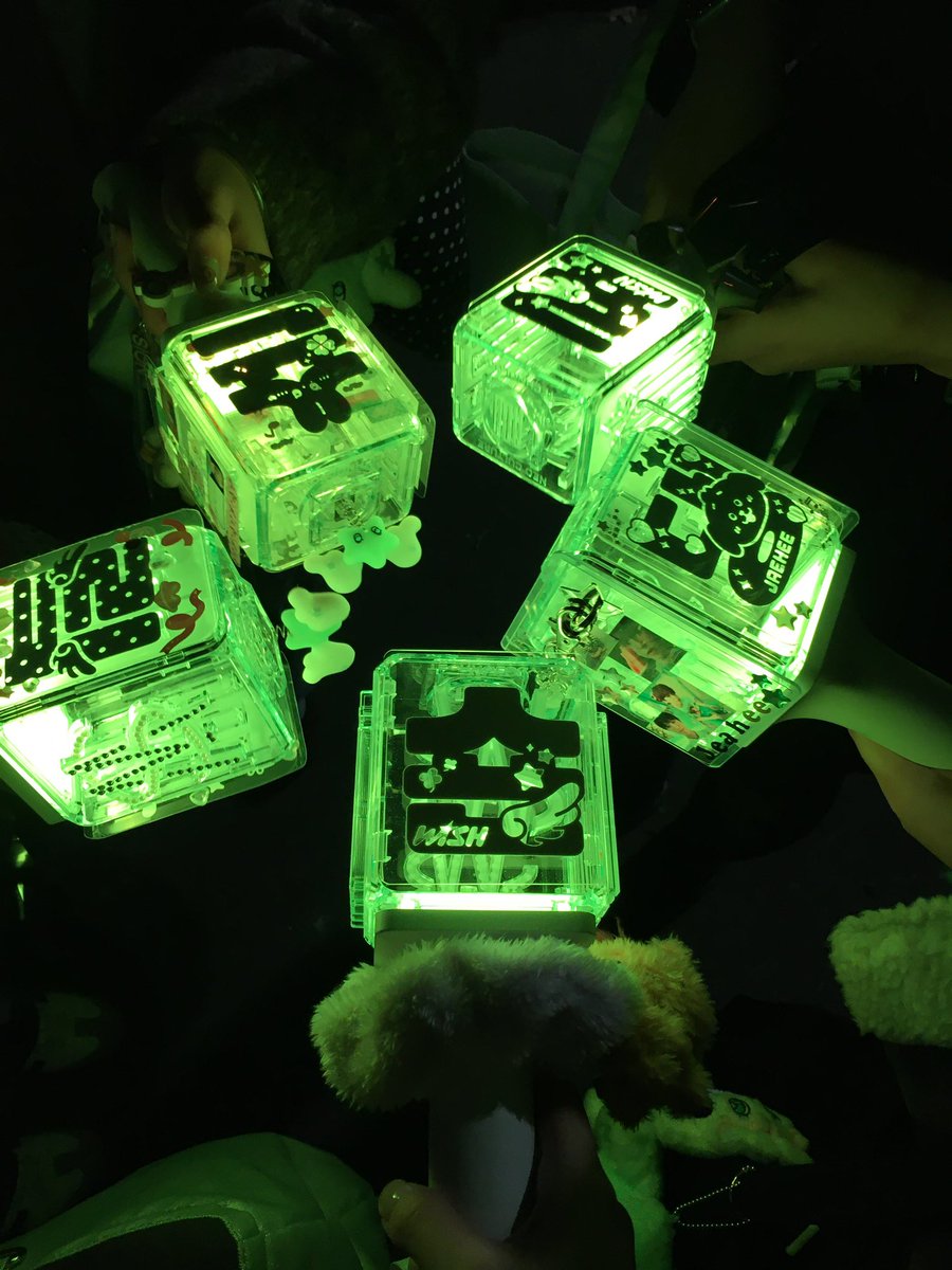 ja_mat_03's tweet photo. 𝟤𝟧𝟣𝟣𝟤𝟫 ᴏᴜʀ ᴡɪꜱʜ ɪɴ ʜᴏᴋᴋᴀɪᴅᴏ💚

念願の仲良し3人で連番できた記念日ㅠㅠ
神席引いてくれたお陰で肉眼でめちゃくちゃ見れたし、やっぱりホール規模の会場で見るコンサートは߹𖥦߹👍🏻💘
地元公演楽しかった💚💚また北海道きてね💚 https://t.co/dN43ALgzCD