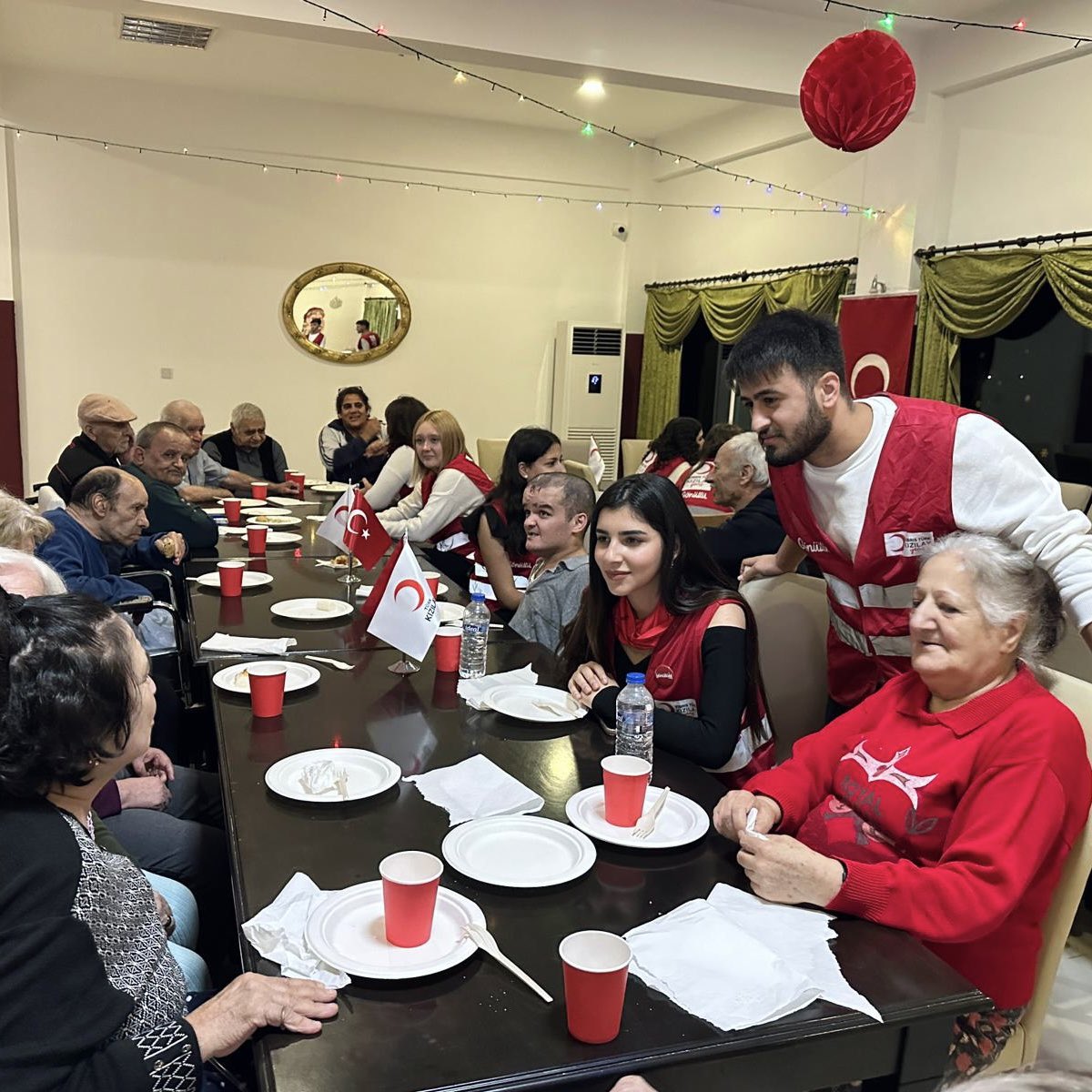Kıbrıs Genç Kızılay’ın kuruluş yıl dönümü kapsamında; Türk Kızılay Yönetim Kurulu Üyemiz Ömer Faruk Çalışkan, Genç Kızılay Genel Başkanımız Dr. Utku İlhan ve Kıbrıs Genç Kızılay Genel Başkanımız Gülpenbe Şakrak iki gün boyunca bir dizi programa katıldı. 🤝

Büyükelçi ziyareti,