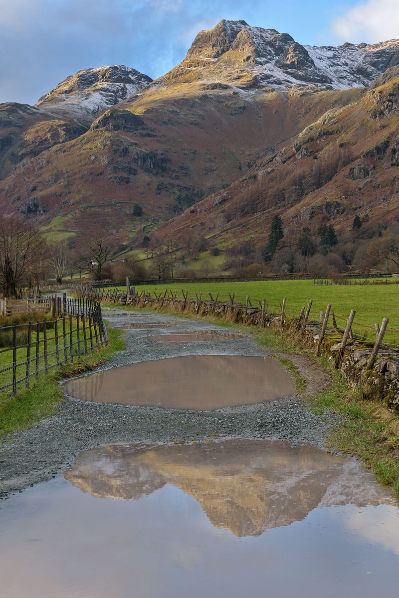 What a glorious day today.  Managed to get in a stroll in Gt Langdale.  It didn't disappoint.