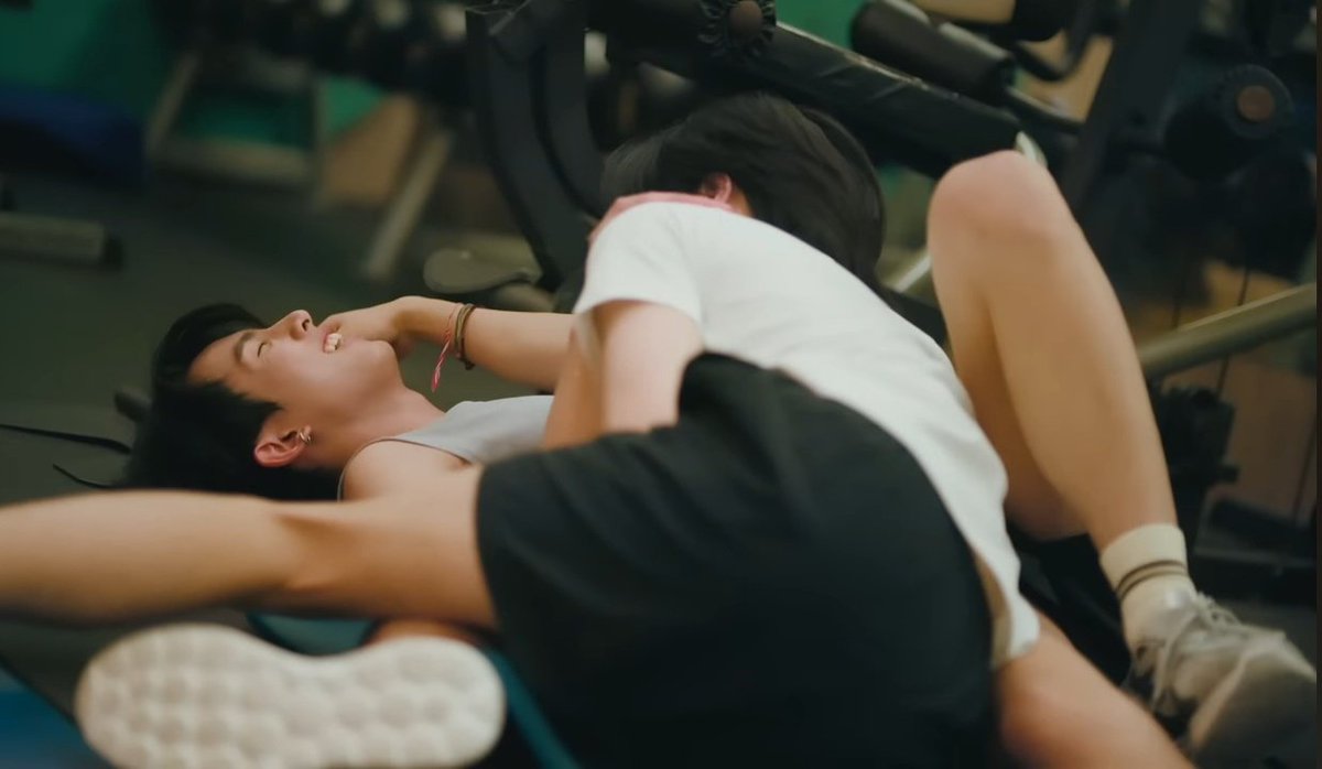 naraWestie__'s tweet image. This scene was so adorable i mean look at them ,look at their smiles , LOOK AT THAT INSANE ASS CHEMISTRY AND THE HAND PLACEMENT 😩😩😭😭

#FarmVan #SurfJava #H2HseriesEP6