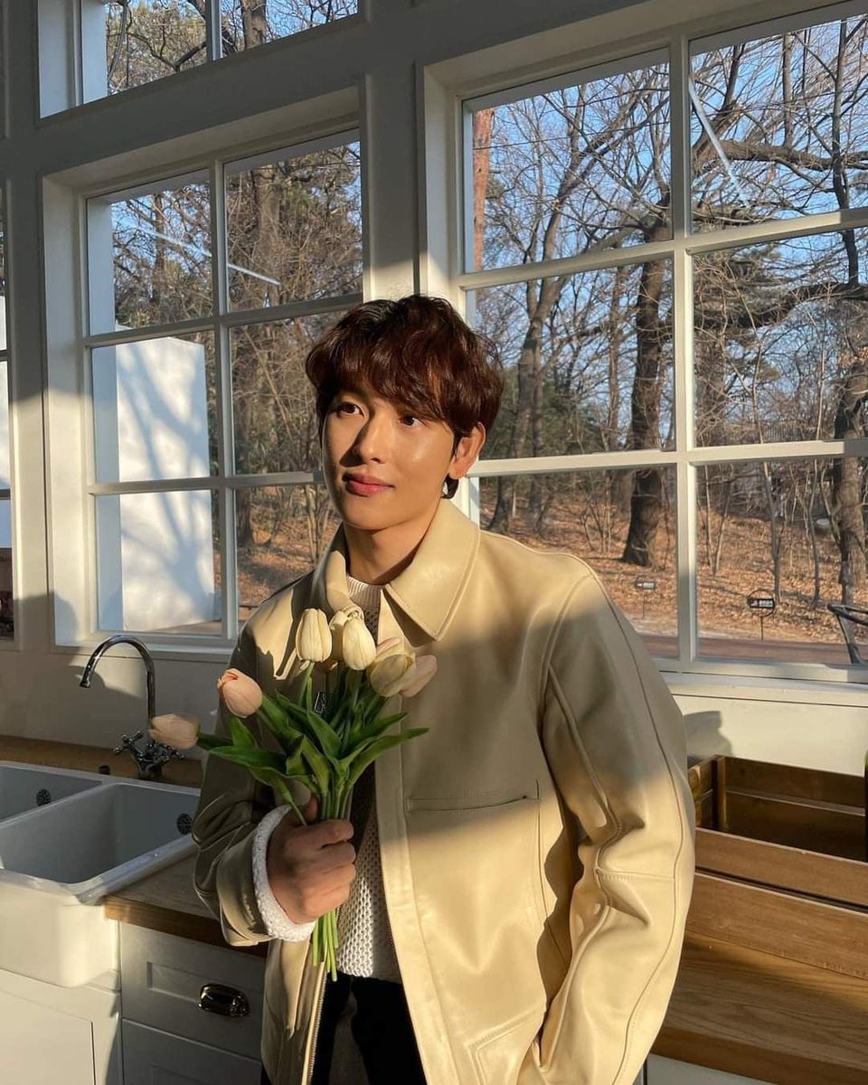 PopCrave's tweet image. Happy 37th birthday to the talented Yim Siwan.