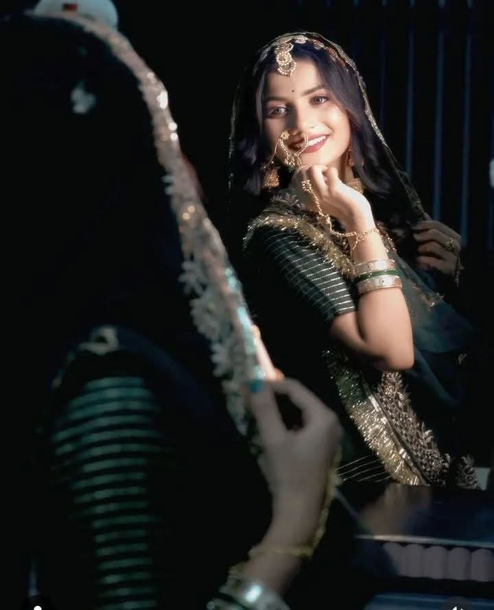 आप खुद में इतने अच्छे हो की किसी
   और की अपेक्षा करने की जरूरत नहीं

   झूठे महफिलों में जाने से बेहतर है 
   सच्चे हो कर अकेले वक्त बिताओ
   और मुस्कुराओ 🥰

                 मुक्ति 💞