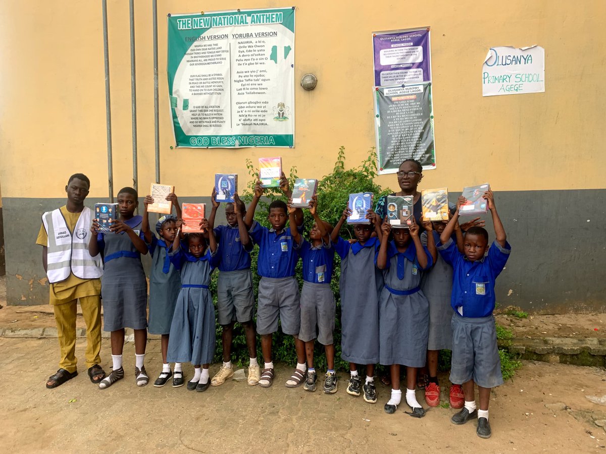 mindsettersinst's tweet photo. On October 10, MSI visited Olusanya Primary School, Agege, to share books with the pupils—empowering young minds, inspiring learning, and making a small action with big impact.
Because we are optimistic, and we think and care about others. 📚✨ https://t.co/GgvlRH4fJV
