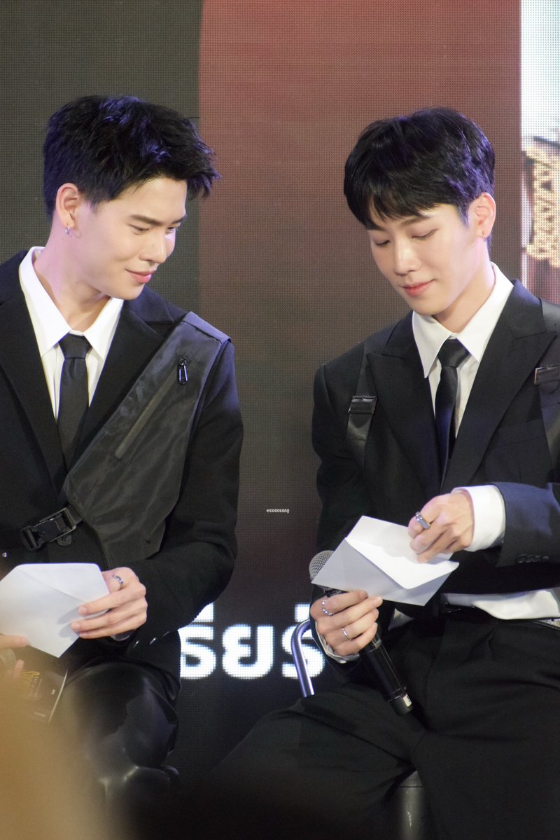 goodkaaQ's tweet image. 𝟯𝟬:𝟭𝟭:𝟲𝟴

                                  👉🏻👀👈🏻
         
            @yinyin_anw : @warwanarat 

#yinyin_anw ; #warwanarat 
#PraewMeetAndReadxที่รักสารวัตรเธียร์
PoliceInLove Praew SiamParagon