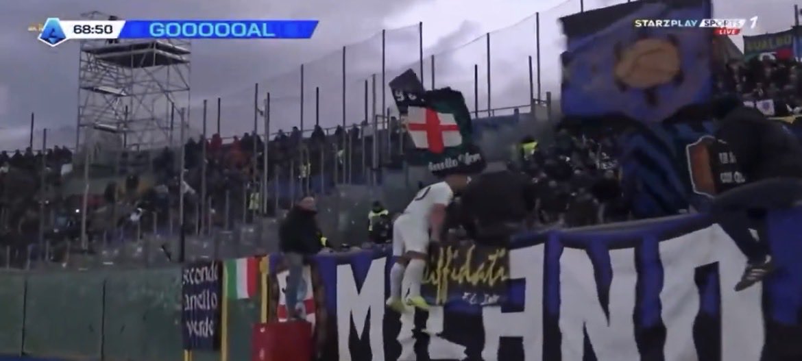 crml80's tweet image. Pippo Inzaghi esultò con molta meno foga quando fece il 2-0 al Liverpool