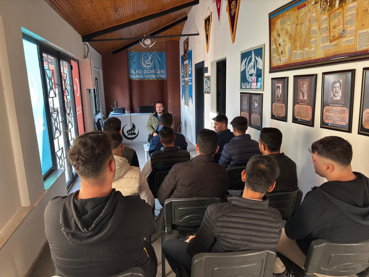 Ülkü Ocakları Güz Dönemi Haftalık Seminerlerimiz Türkiye'nin dört bir yanında yoğun katılımlarla devam ediyor. Bu hafta gerçekleştirilmiş olan seminerlerimizin konu başlıkları: 

- Türk Mitolojisinde Yer Alan Önemli Figürler ve Olaylar
- Doğu Türkistan ve Osman Batur