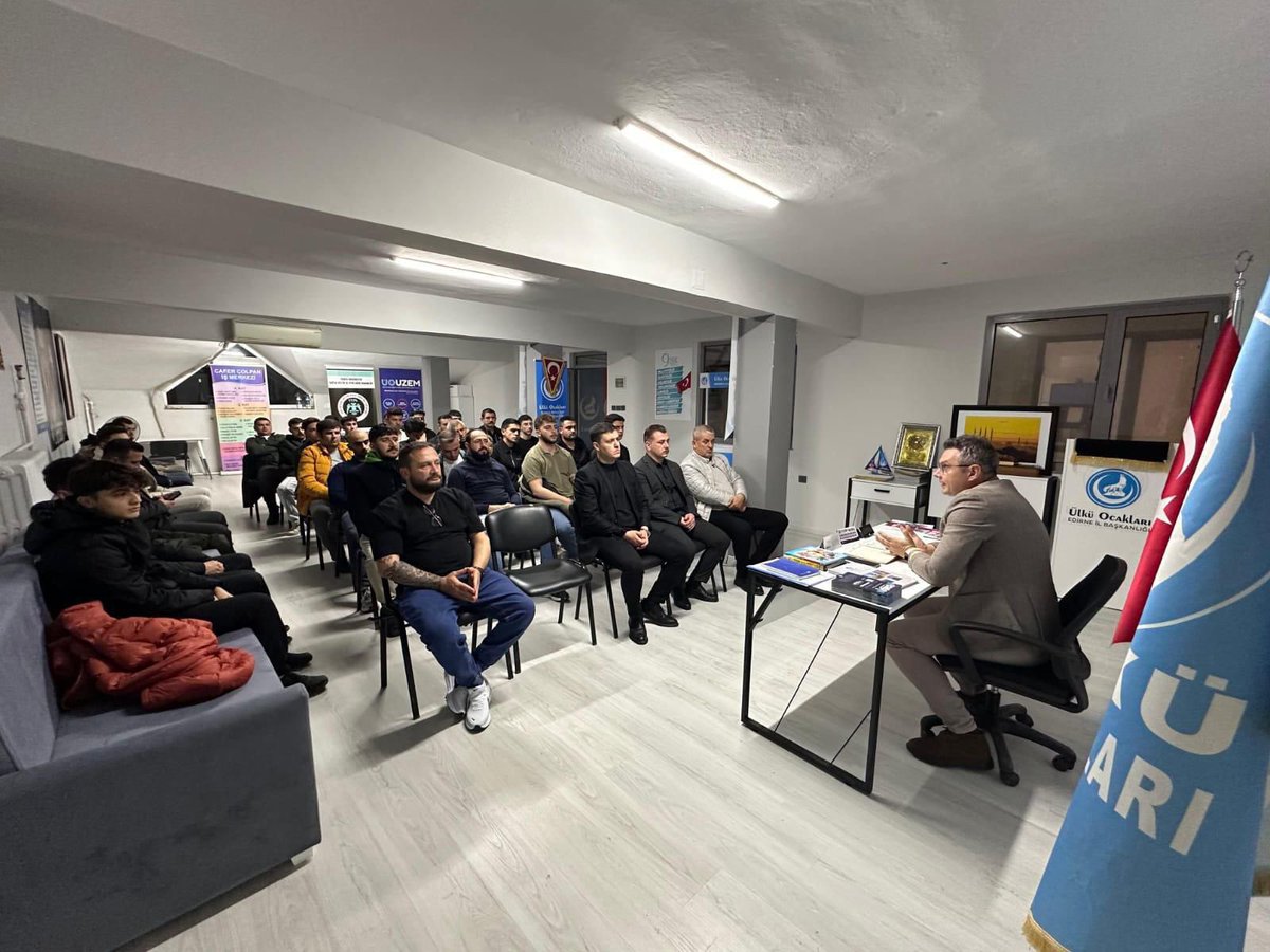 Ülkü Ocakları Güz Dönemi Haftalık Seminerlerimiz Türkiye'nin dört bir yanında yoğun katılımlarla devam ediyor. Bu hafta gerçekleştirilmiş olan seminerlerimizin konu başlıkları: 

- Türk Mitolojisinde Yer Alan Önemli Figürler ve Olaylar
- Doğu Türkistan ve Osman Batur