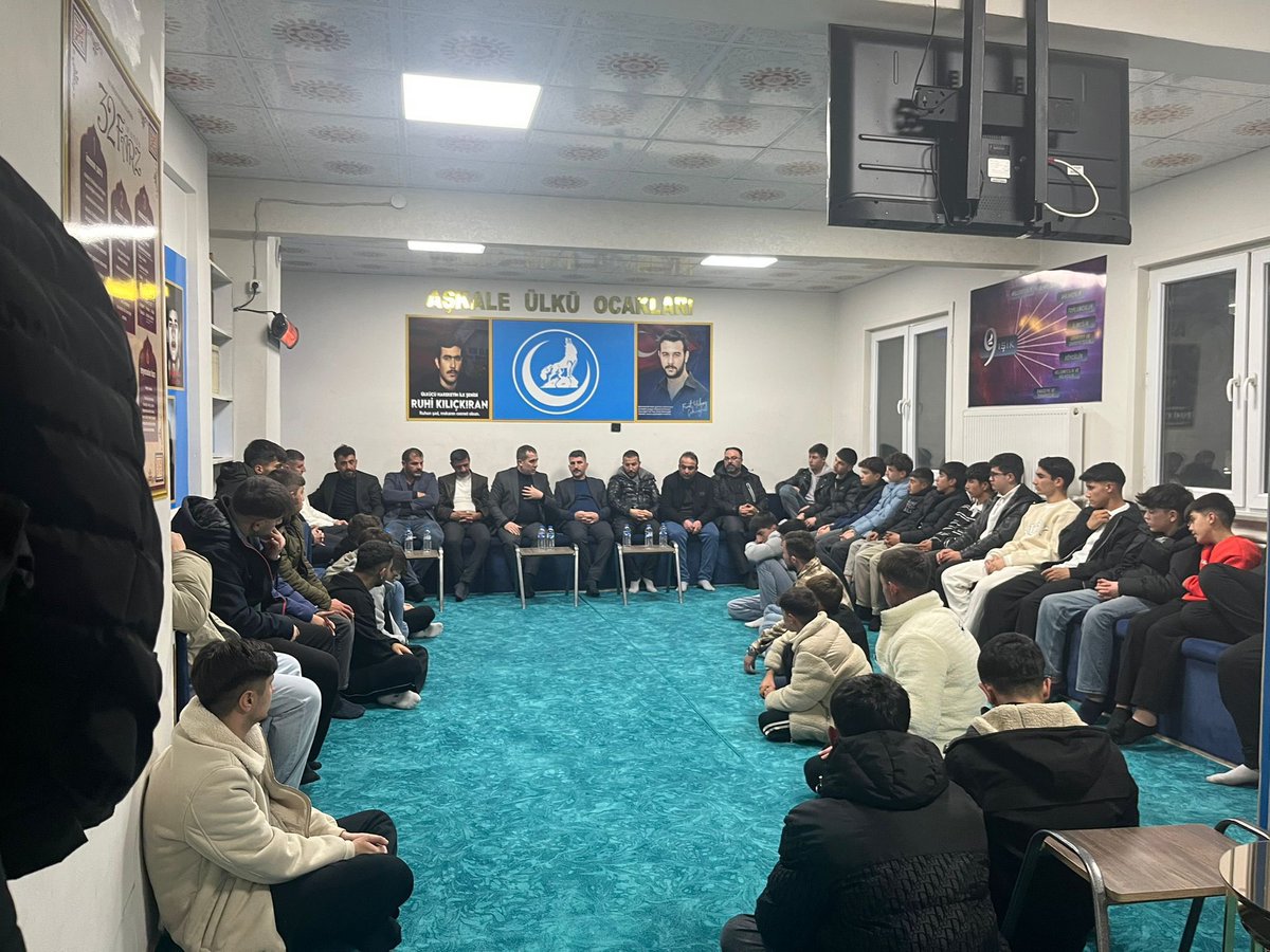 Ülkü Ocakları Güz Dönemi Haftalık Seminerlerimiz Türkiye'nin dört bir yanında yoğun katılımlarla devam ediyor. Bu hafta gerçekleştirilmiş olan seminerlerimizin konu başlıkları: 

- Türk Mitolojisinde Yer Alan Önemli Figürler ve Olaylar
- Doğu Türkistan ve Osman Batur