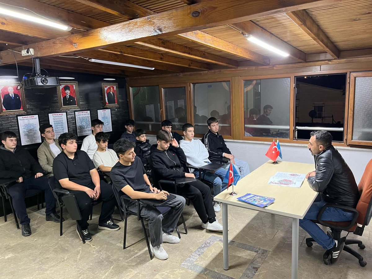 Ülkü Ocakları Güz Dönemi Haftalık Seminerlerimiz Türkiye'nin dört bir yanında yoğun katılımlarla devam ediyor. Bu hafta gerçekleştirilmiş olan seminerlerimizin konu başlıkları: 

- Türk Mitolojisinde Yer Alan Önemli Figürler ve Olaylar
- Doğu Türkistan ve Osman Batur