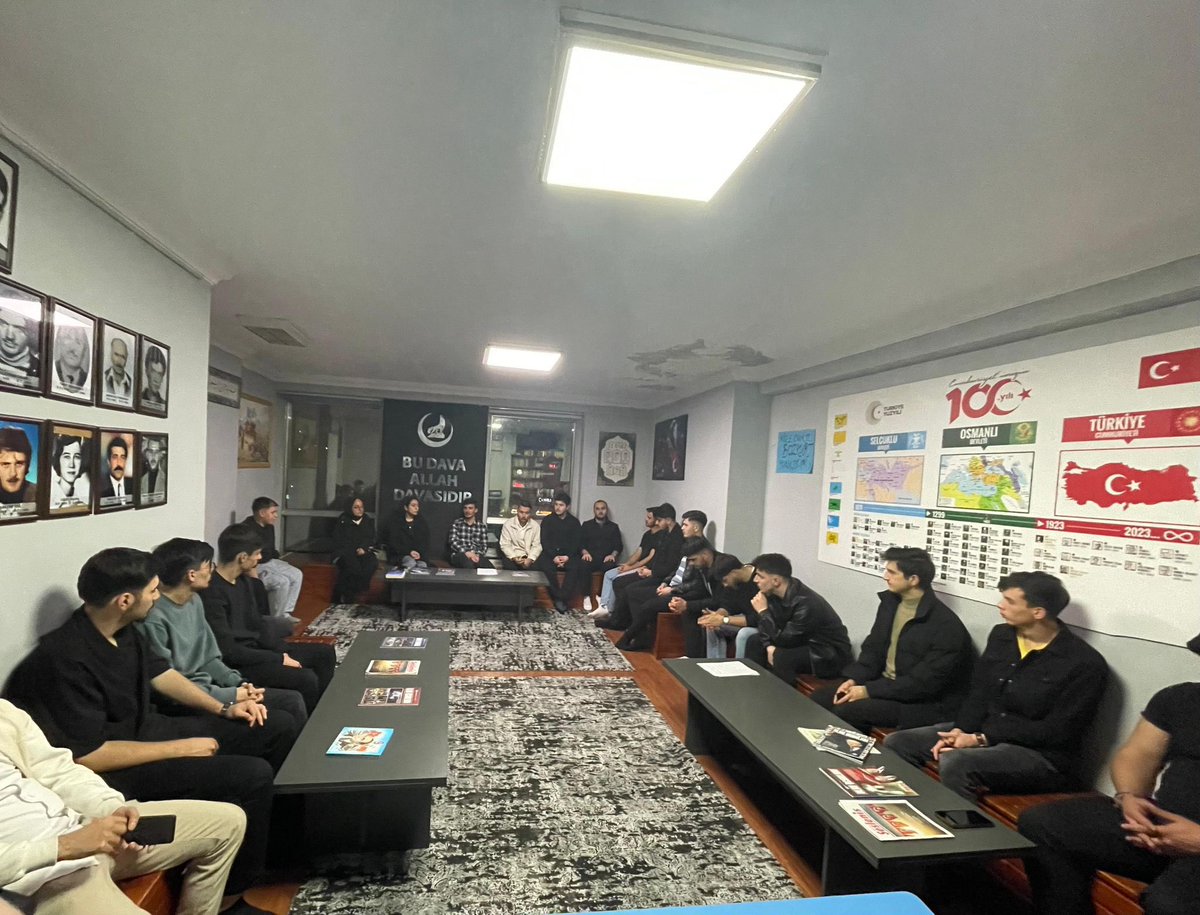 Ülkü Ocakları Güz Dönemi Haftalık Seminerlerimiz Türkiye'nin dört bir yanında yoğun katılımlarla devam ediyor. Bu hafta gerçekleştirilmiş olan seminerlerimizin konu başlıkları: 

- Türk Mitolojisinde Yer Alan Önemli Figürler ve Olaylar
- Doğu Türkistan ve Osman Batur