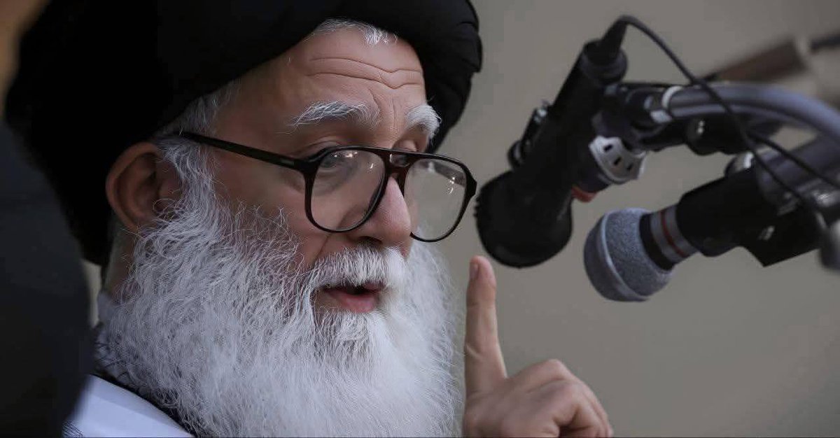 "وإن صَلّىٰ كان البيت يشع نورًا و وهجًا".

-السّيد القَائِد مُقتَدَىٰ الصَّدر "دَامَ وجُودَه الشَّرِيف"

حدثني الوليّ: ص١٣.