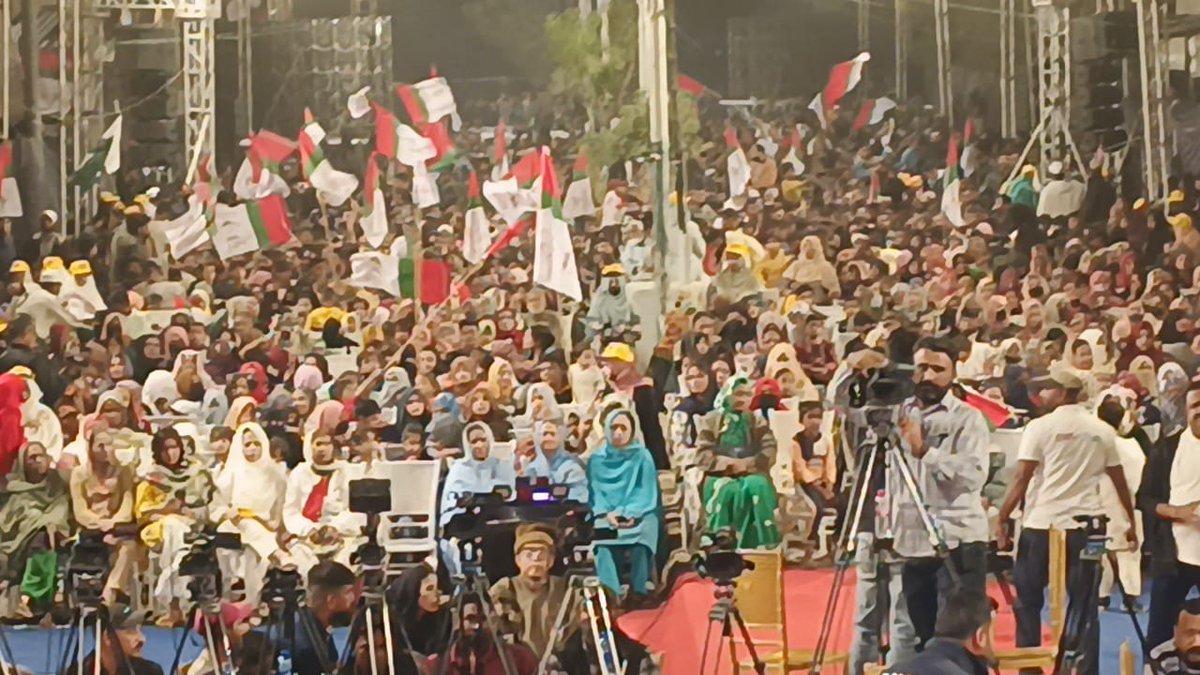 mushi250's tweet photo. پورا کراچی نہیں صرف ملیر والے ہیں 
 #MQMPRisesAgain https://t.co/sXbqH5NgNU