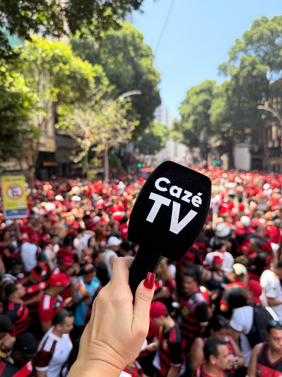 To pela CazéTV na cobertura da festa do Flamengo no centro do Rio, quem quiser acompanhar a festa tá boa demais 🥰🥰