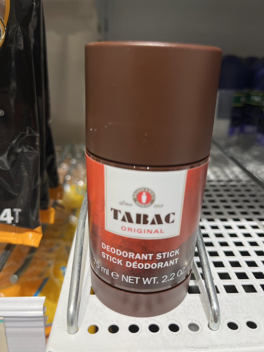 Hittade en sån här deo i julhandeln i går. Köpte inte 🙂
Lite kul. Kanske payoffen skulle vara:
”Om du vill dofta som farfar”.
Tabac var ju ”alla” farbröders after shave.