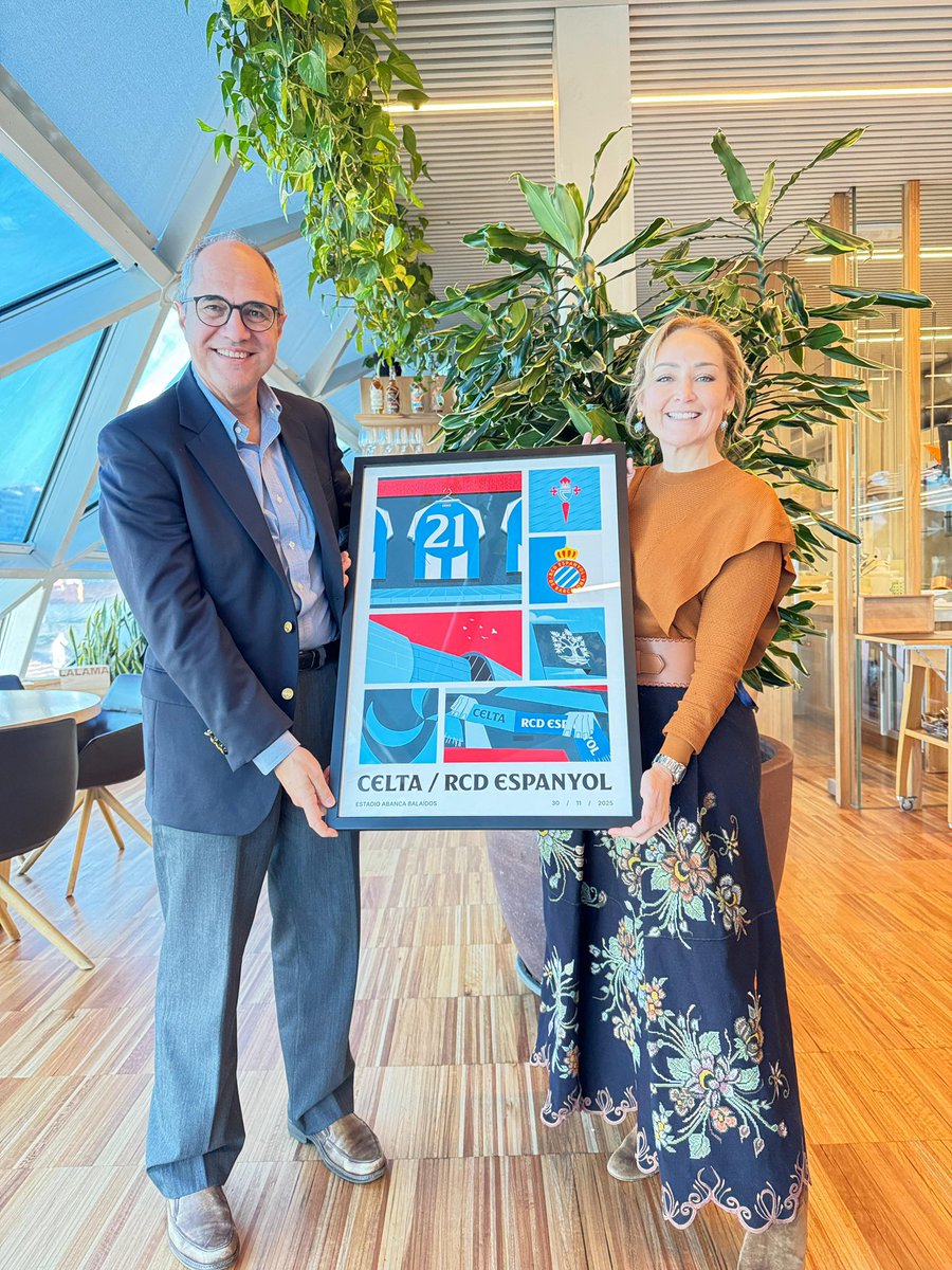 RCDEspanyol's tweet image. ¡Gracias @RCCelta por el detalle! Que disfrutemos de un gran partido 🤝
#CeltaEspanyol