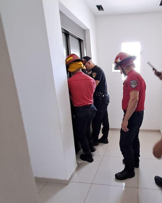 meridiano_55's tweet image. Oberá: una mujer quedó atrapada en un ascensor y fue asistida por Bomberos #locales #policiales 
Una mujer de 46 años fue rescatada esta tarde en un edificio de Oberá, luego de 
meridiano55.com/obera-una-muje… #ascensor #rescate