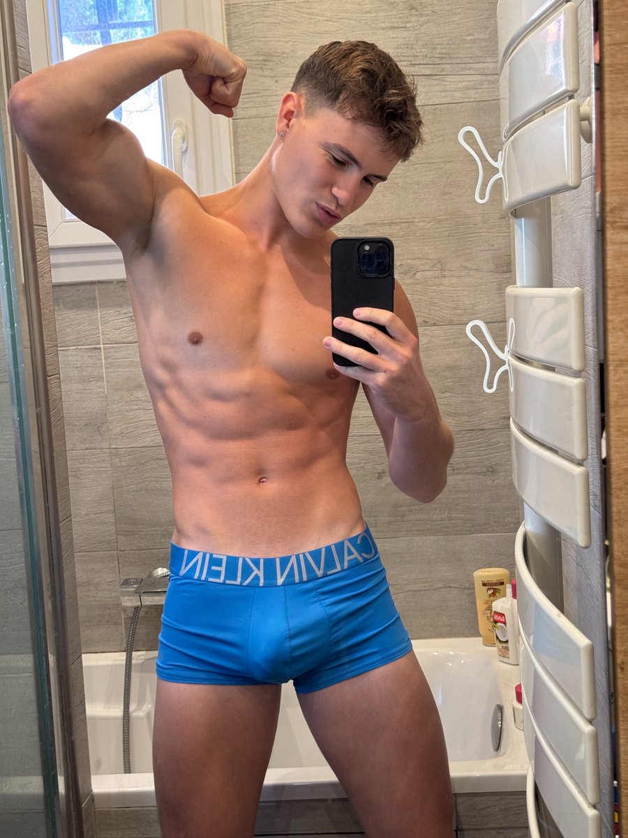 springDuffy's tweet image. Say hi the check ur inbox