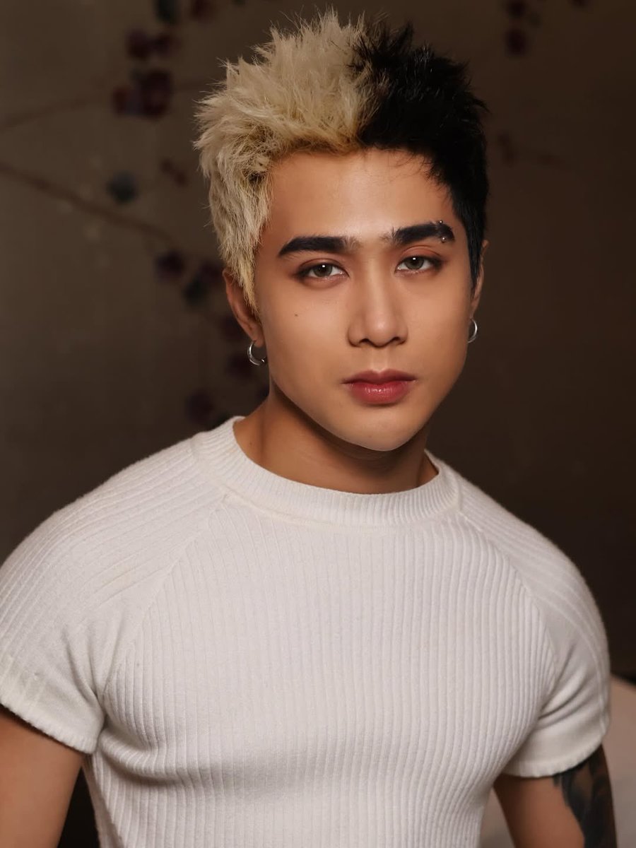 takenbyjcs's tweet image. WATDAHELL KA @JoshCullen_s HOW DARE YOU NA MAGSUOT NG WHITE AT MAGPAKAPOGI DYANNNN 😭😭😭😭 SOBRANG DOWN BAD AKO SA LOOK NA TO 😩😩😩

#JOSHCULLEN