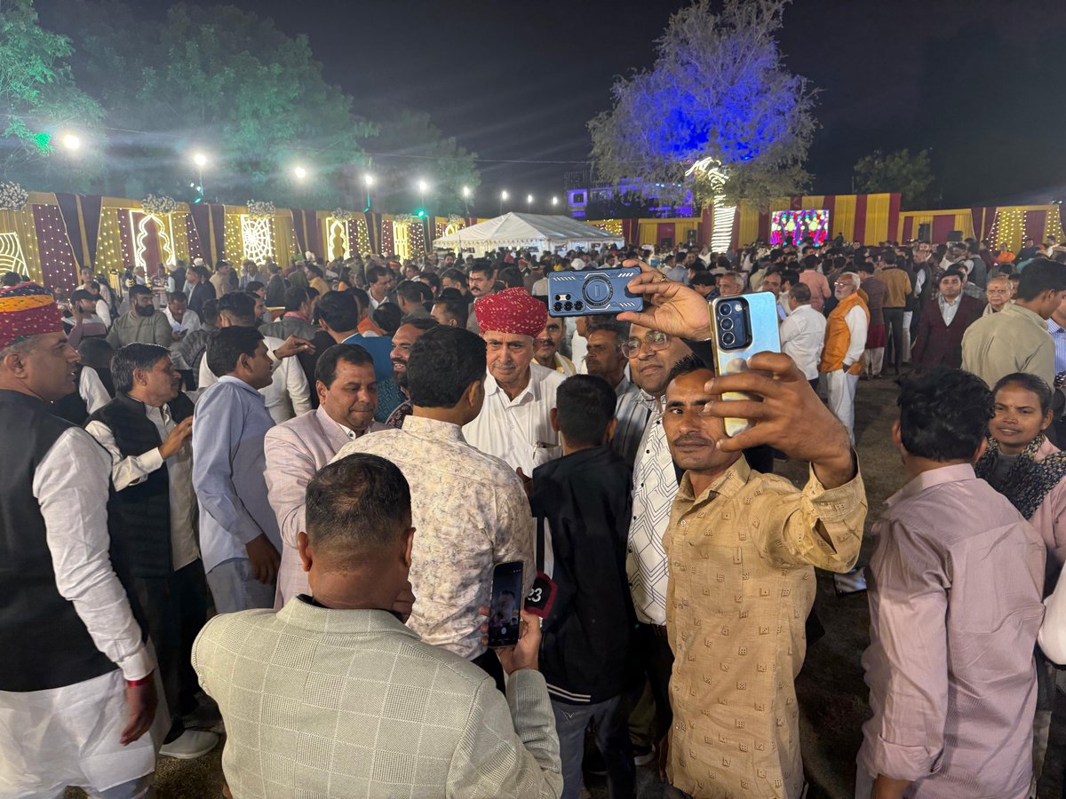 lumbaram64's tweet image. आज @bjp4rajasthan के माननीय प्रदेश अध्यक्ष श्री @madanrrathore जी के सुपुत्र के वैवाहिक कार्यक्रम में सहभागिता की 

इस दौरान नवयुगल को सुखी दांपत्य जीवन के लिए शुभकामनाएं प्रेषित की एवं परिवारजनों को बधाई दी ..

#pali