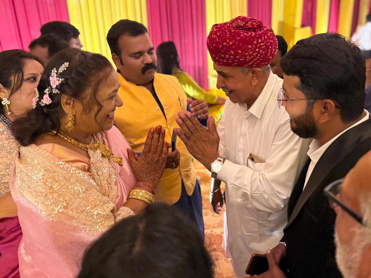 lumbaram64's tweet image. आज @bjp4rajasthan के माननीय प्रदेश अध्यक्ष श्री @madanrrathore जी के सुपुत्र के वैवाहिक कार्यक्रम में सहभागिता की 

इस दौरान नवयुगल को सुखी दांपत्य जीवन के लिए शुभकामनाएं प्रेषित की एवं परिवारजनों को बधाई दी ..

#pali