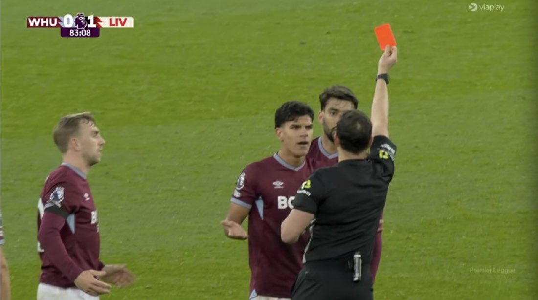 The most suspicious red card you’ll ever see by Lucas Paqueta, that’s all I’m saying…👀🟥