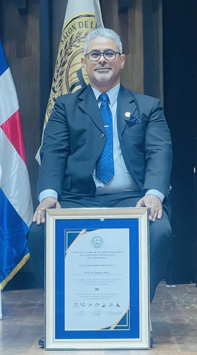 robertolluveres's tweet photo. Mis más cálidas y especiales felicitaciones para mi hermano Eker Raposo, por su merecida exaltación al Pabellón de la Fama de las Artes Marciales.
Tu disciplina, dedicación y trayectoria ejemplar han sido una inspiración para toda nuestra Gran Escuela Nacional de Judo,🥋🥋🥋🥋🥋 https://t.co/C7Hv5Y6lWK