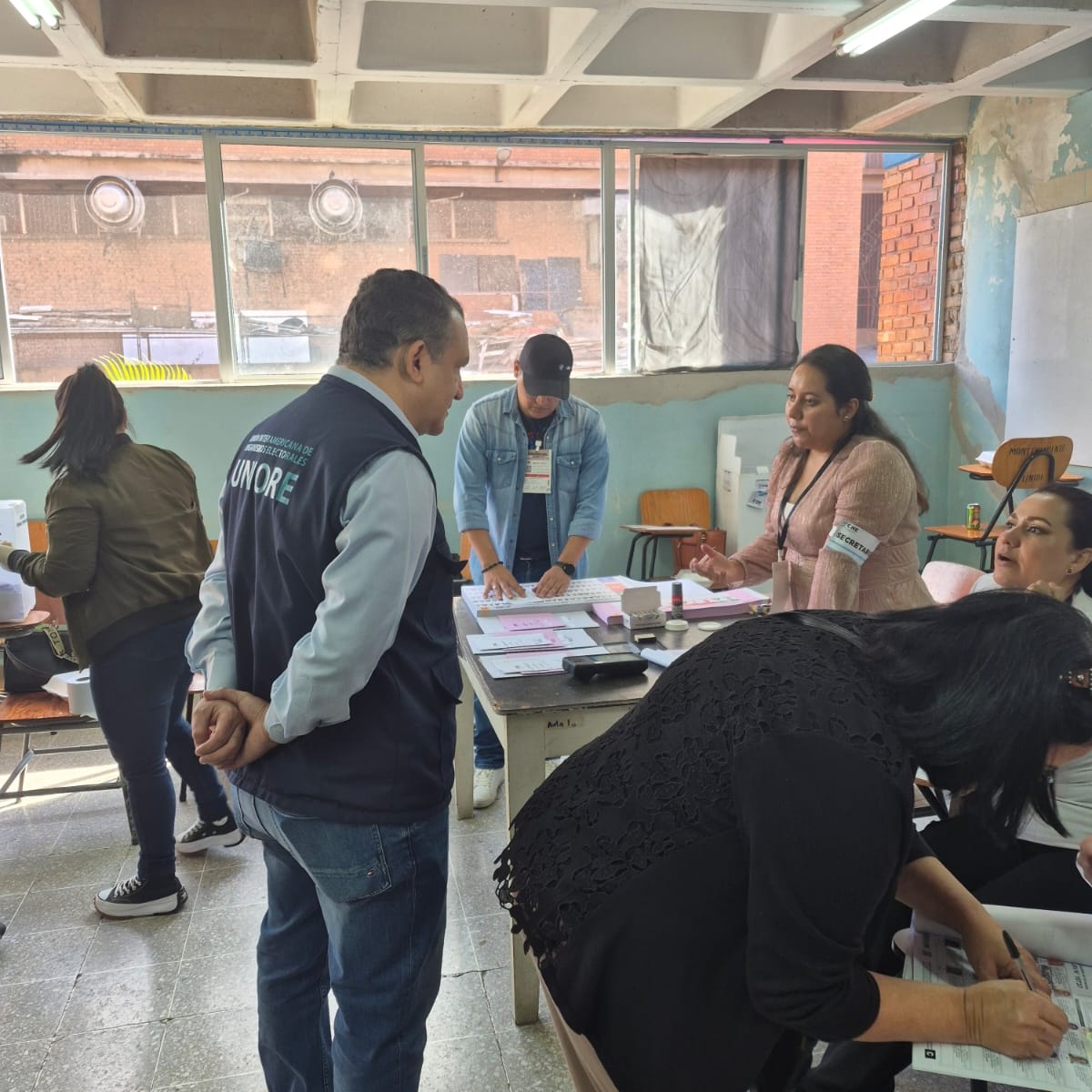 Desde tempranas horas de este domingo inició la jornada de la Misión de Observación Electoral (#MOE) en las Elecciones Generales de Honduras 🇭🇳.

Como parte de la #MOE de la <a href="/UNIORE/">UNIORE</a> y en calidad de jefe de misión, se encuentra el #PdteJCE, Román Jáquez Liranzo (<a href="/RomnJquez/">Román Andrés Jáquez Liranzo</a>),